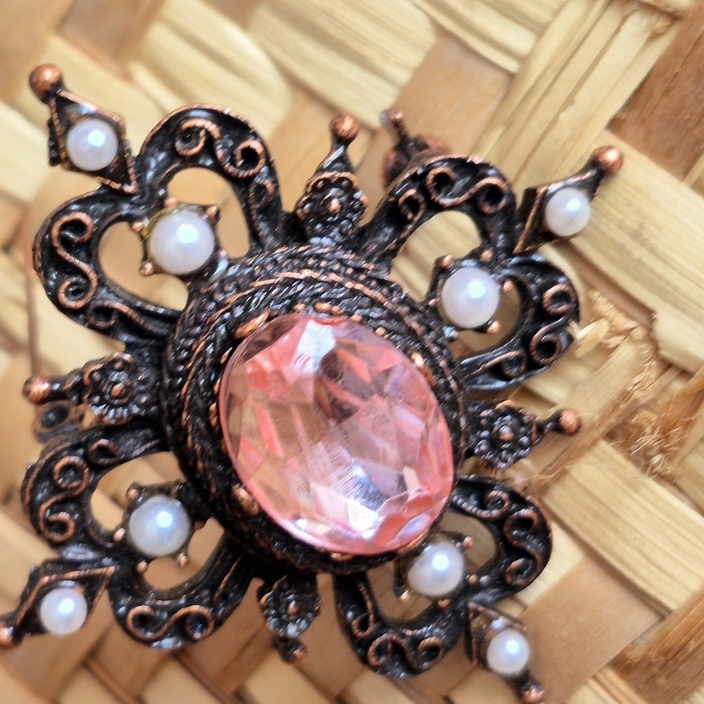2/$30 Gorgeous Rose Pink Brooche With Pearl Accents - Picture 5 of 8